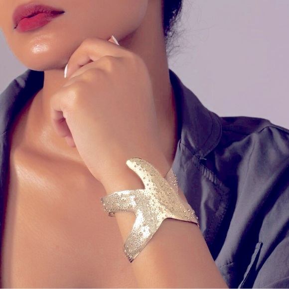 Jewelry - - Starfish cuff bracelet ⭐️
